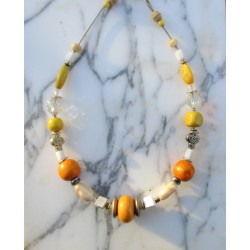 Collier jaune-orange et sa perle centrale jaune Manon