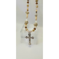 Collier-croix blanc et beige Romane