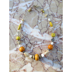 Collier jaune-orange et sa perle centrale jaune Manon