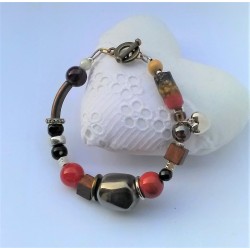 Bracelet rouge et sa perle noire Louane
