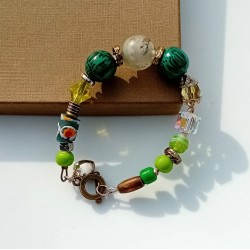 Bracelet Viviane vert et ses perles de bois de palmier