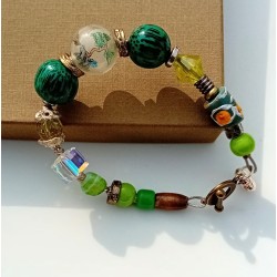 Bracelet Viviane vert et ses perles de bois de palmier