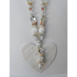 Grand collier blanc avec son coeur en céramique Blanche