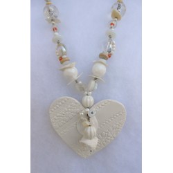 Grand collier blanc avec son coeur en céramique Blanche