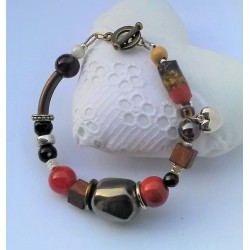Bracelet rouge et sa perle noire Louane