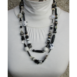 Sautoir Donna de perles bicolores noires et blanches